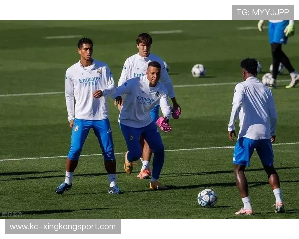 利物浦主场迎战皇马，阿诺德替补席枕戈待旦。，利物浦阿诺德集锦