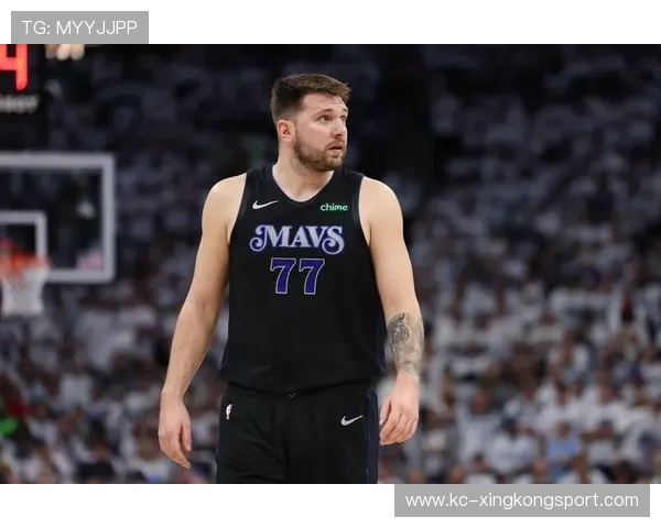 东契奇后仰三分稳稳命中，独行侠掌握住比赛主导权